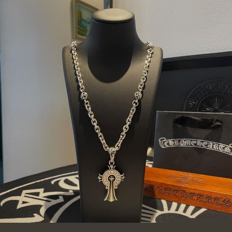 Ch**me He**ts necklaces